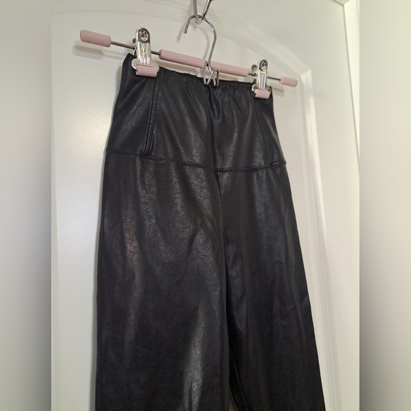 Aritzia Wilfred Free Daria High Wasited Vegan Leather Leggings - Picture 7 of 9